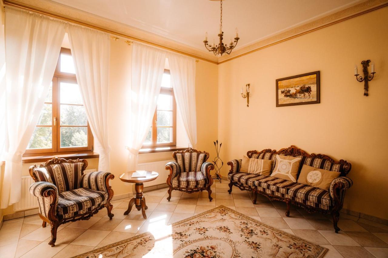 Palac Srodka Chrzypsko Wielkie Esterno foto
