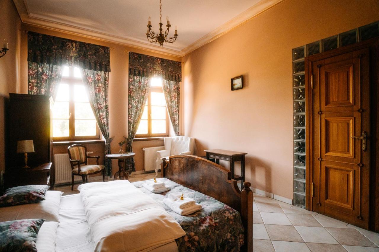 Palac Srodka Chrzypsko Wielkie Esterno foto